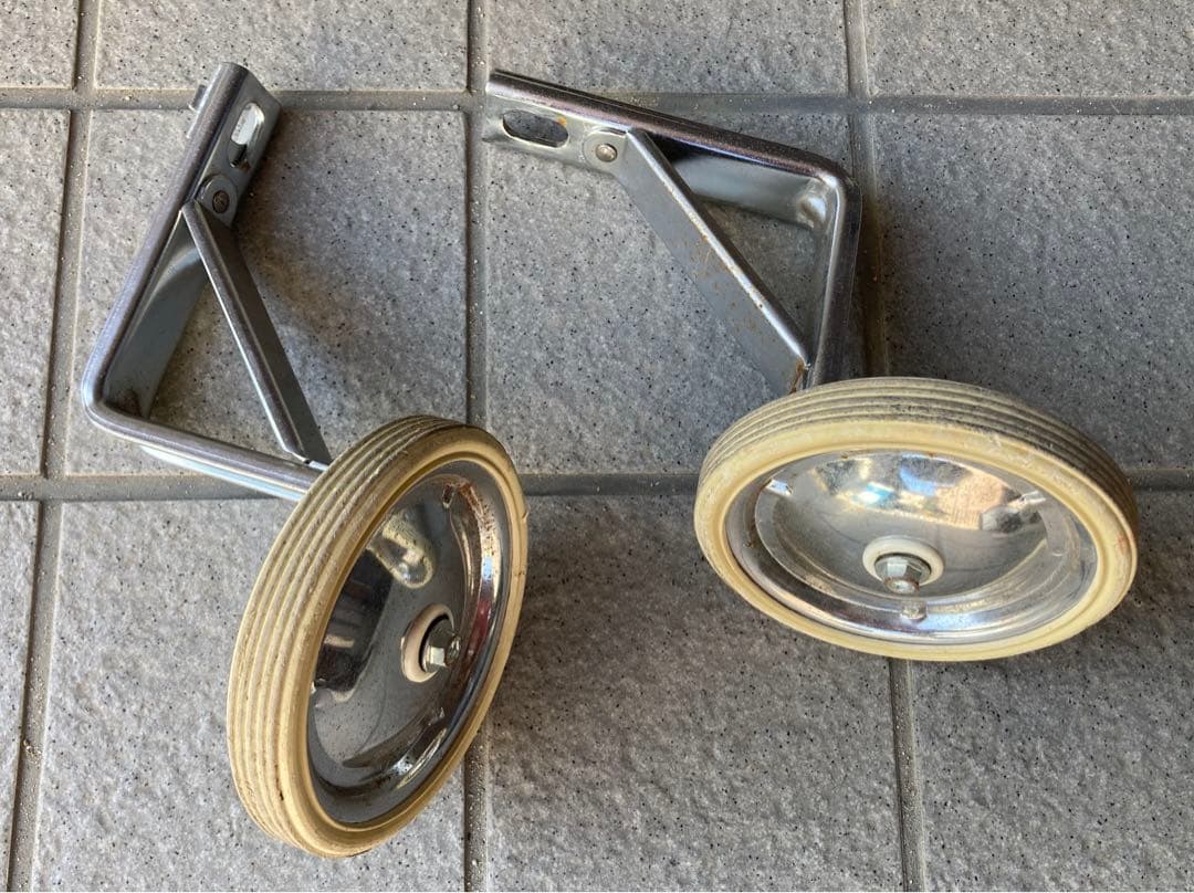 子供用　自転車　人気のレッド　18インチ　おまけ付き
