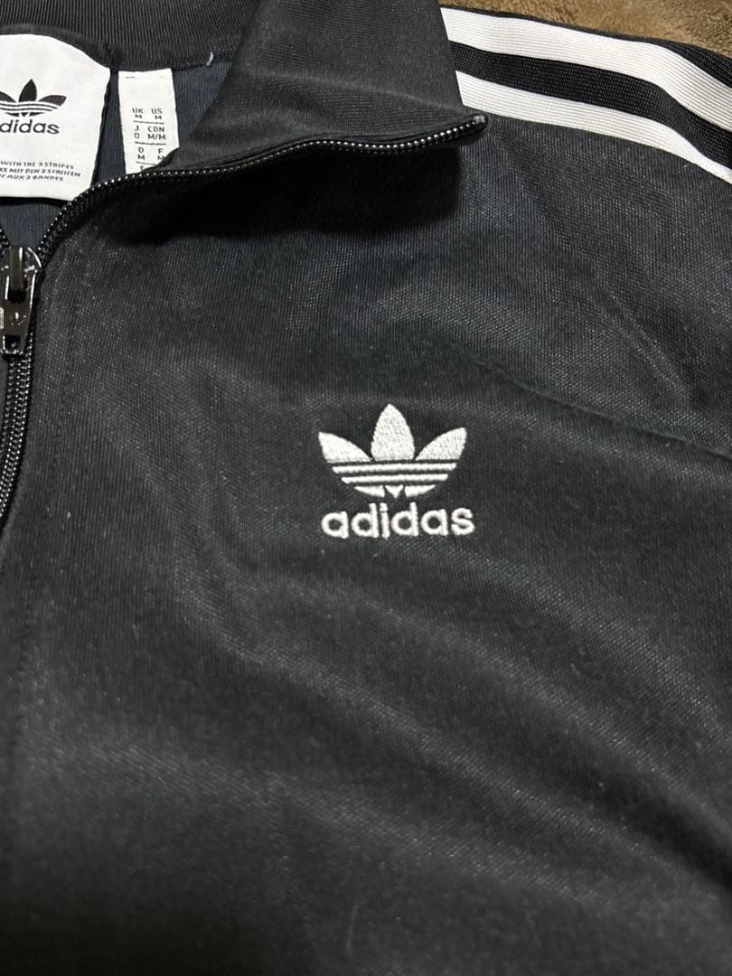 adidas トラックジャケット M