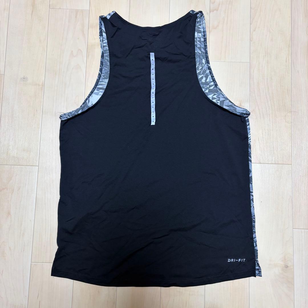 【完売品】NIKE ランニング　シングレット　Mサイズ