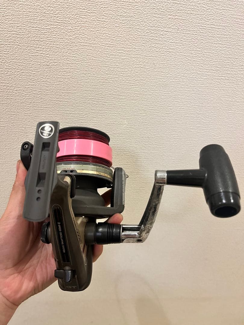 スピニングリール 赤いライン付き