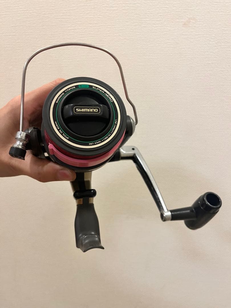 スピニングリール 赤いライン付き