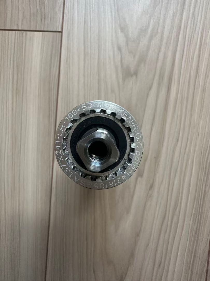 TOKEN トーケン TK868ボトムブラケット チタンシャフト　在庫処分