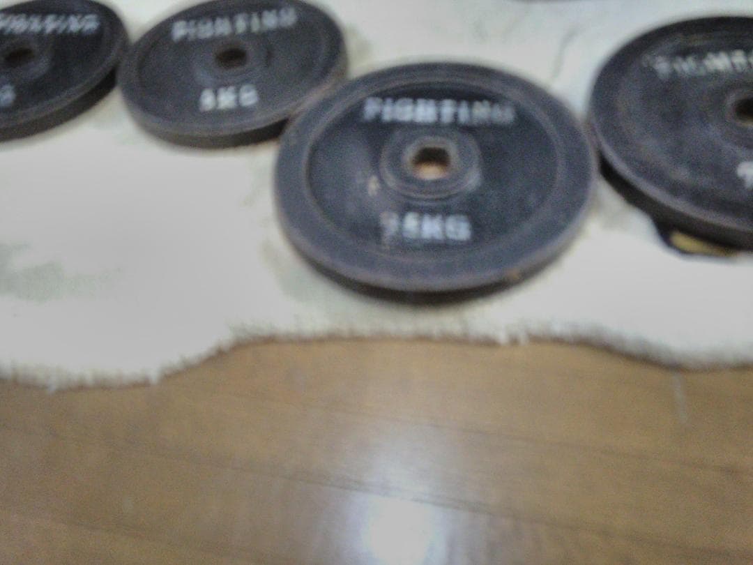 バーベルプレート　4枚、25kg.set. 28mm.穴用