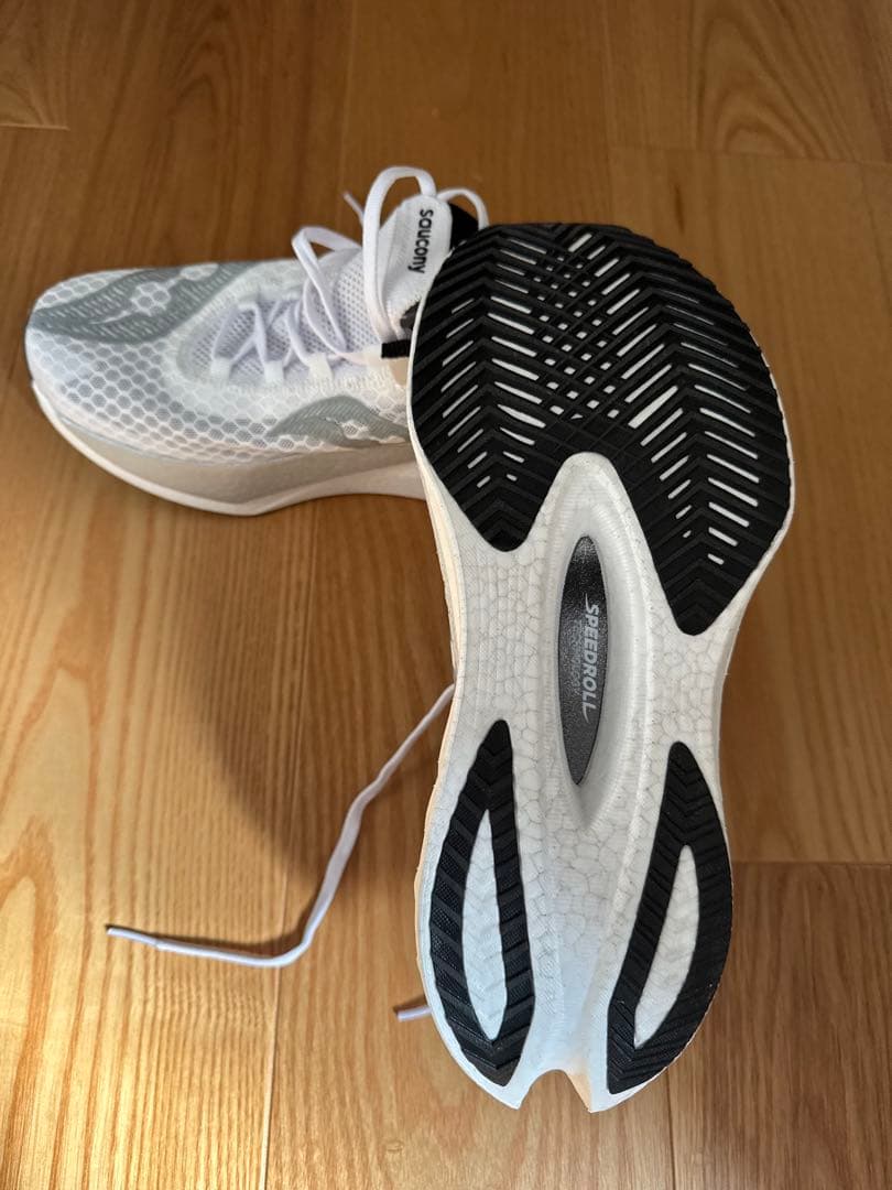 Saucony Endorphin Pro 4ホワイト/グレー26.5cm