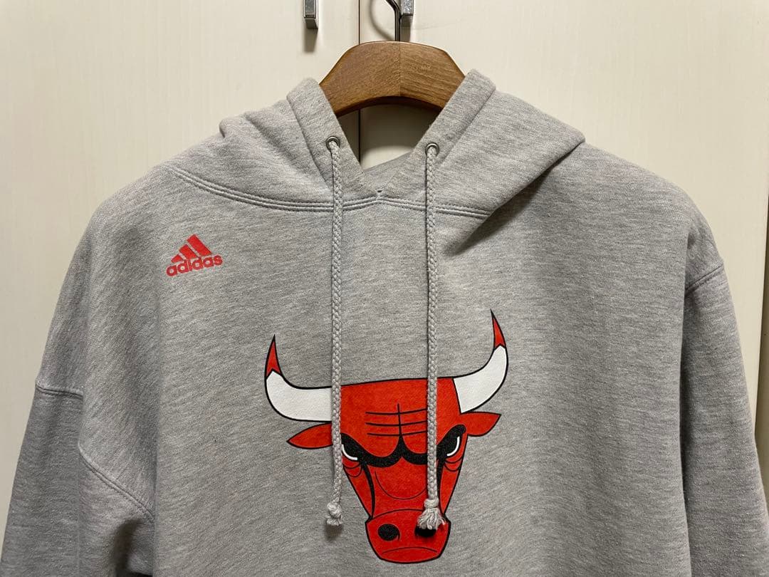 adidas シカゴブルズパーカー