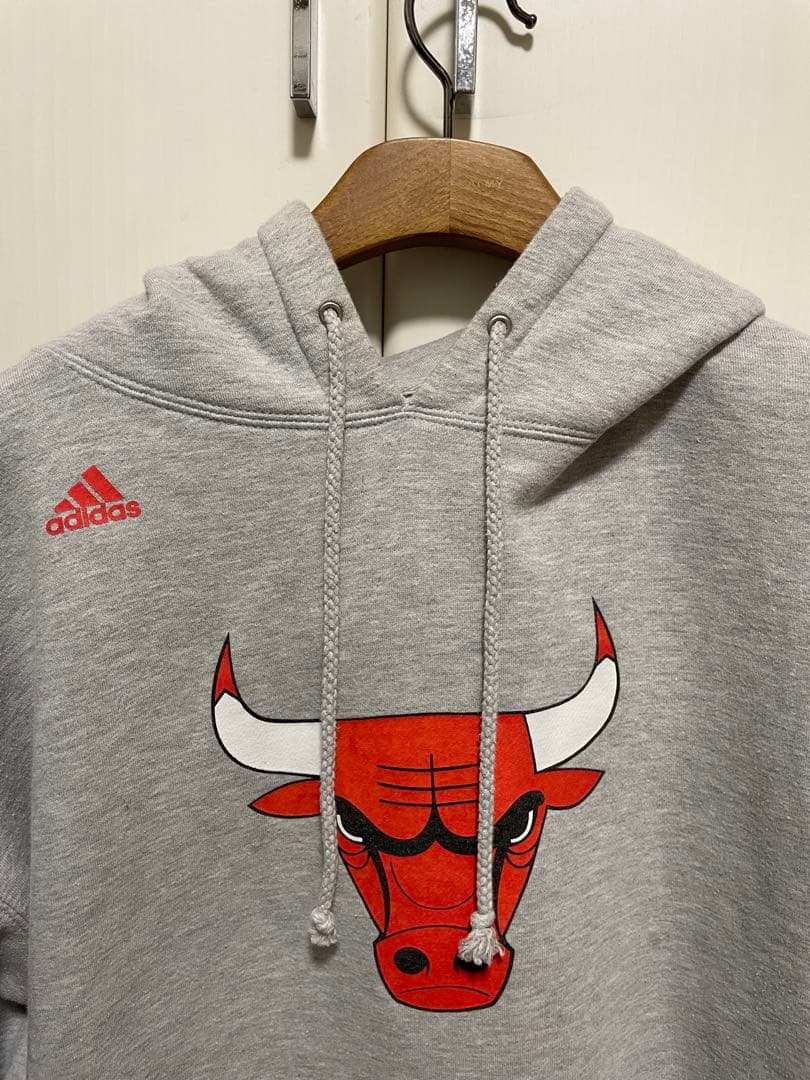 adidas シカゴブルズパーカー