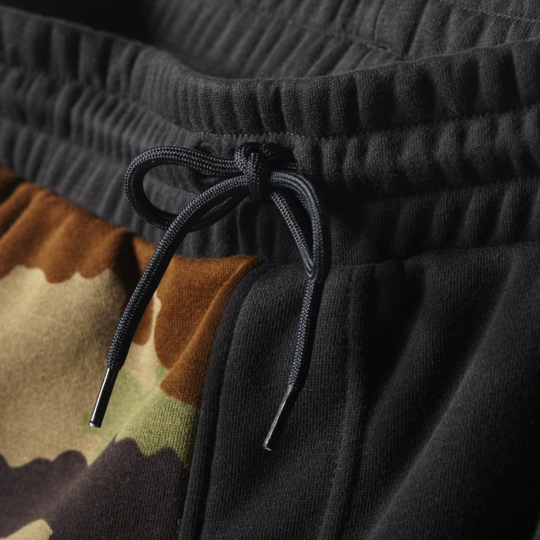 【新品】アディダスオリジナルズ　adidas　ハーフパンツ　ショーツ　CAMO