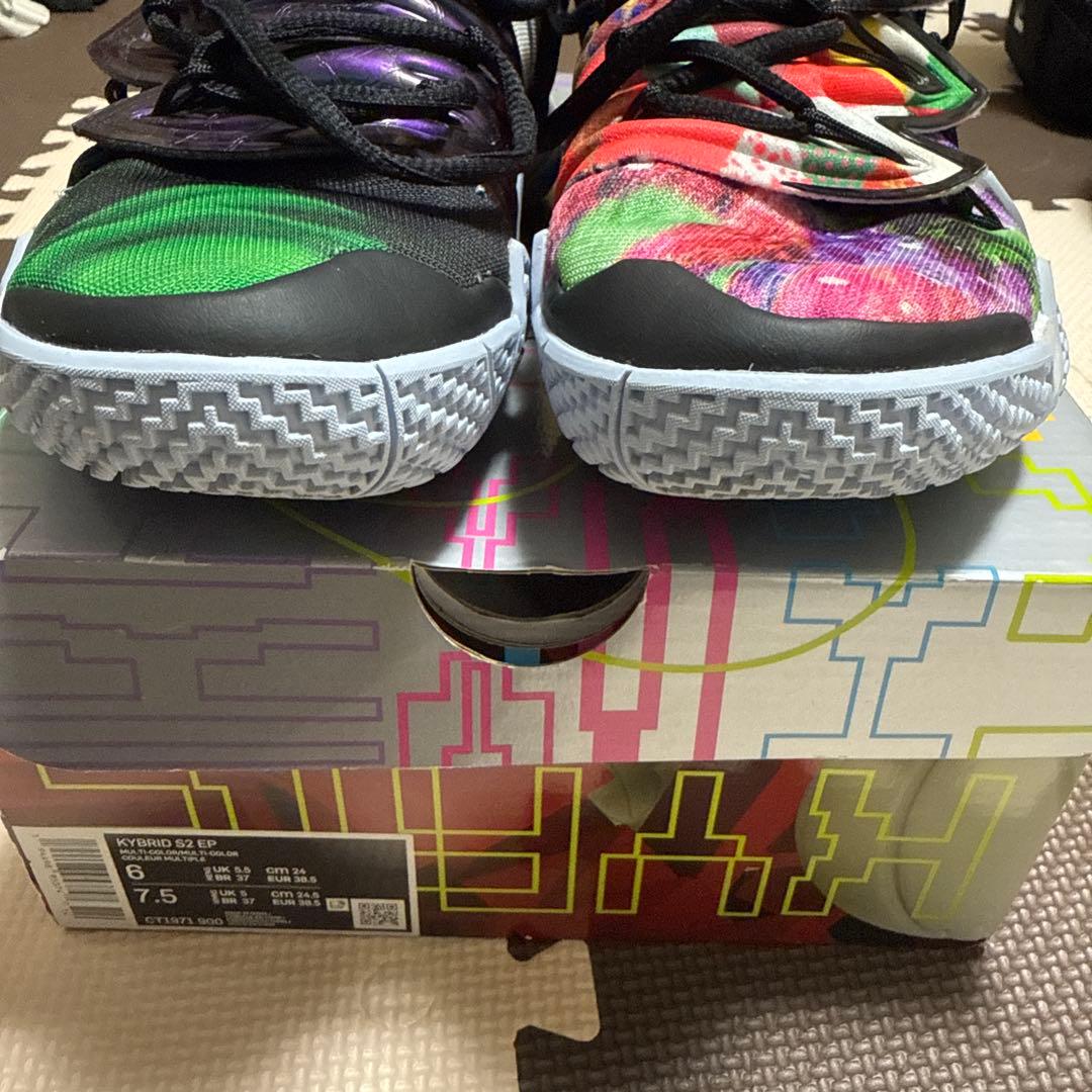専用　Nike カイブリッド　バスケットボールシューズ マルチカラー