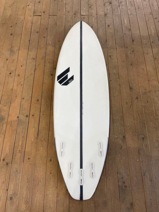 【新品】サーフボード　5’8 EPS