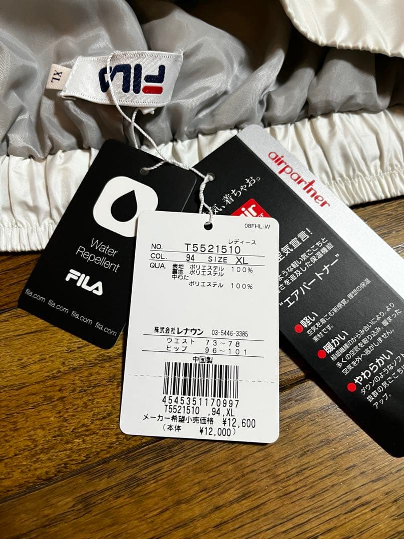 値下げ　FILA アップ　防寒 レディースXL 白銀色　中綿　未使用　半額以下