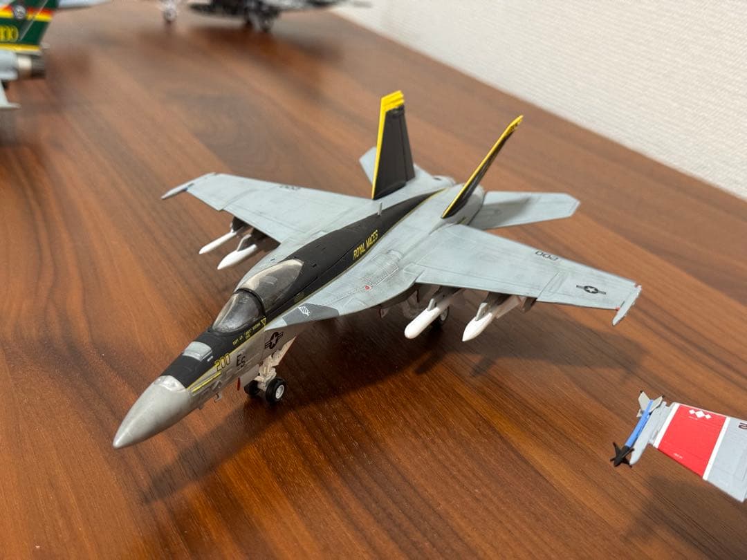航空機・ヘリコプター F/A-18 Hornet VFA-102 VFA-27 1/72