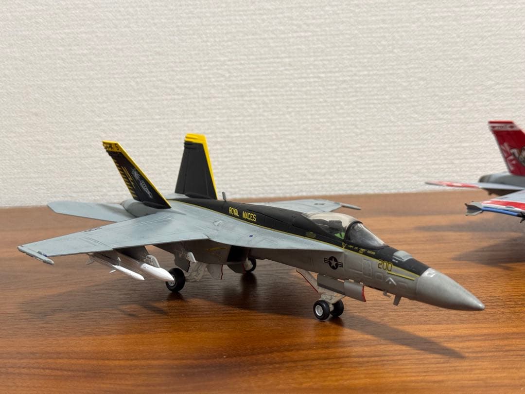 航空機・ヘリコプター F/A-18 Hornet VFA-102 VFA-27 1/72