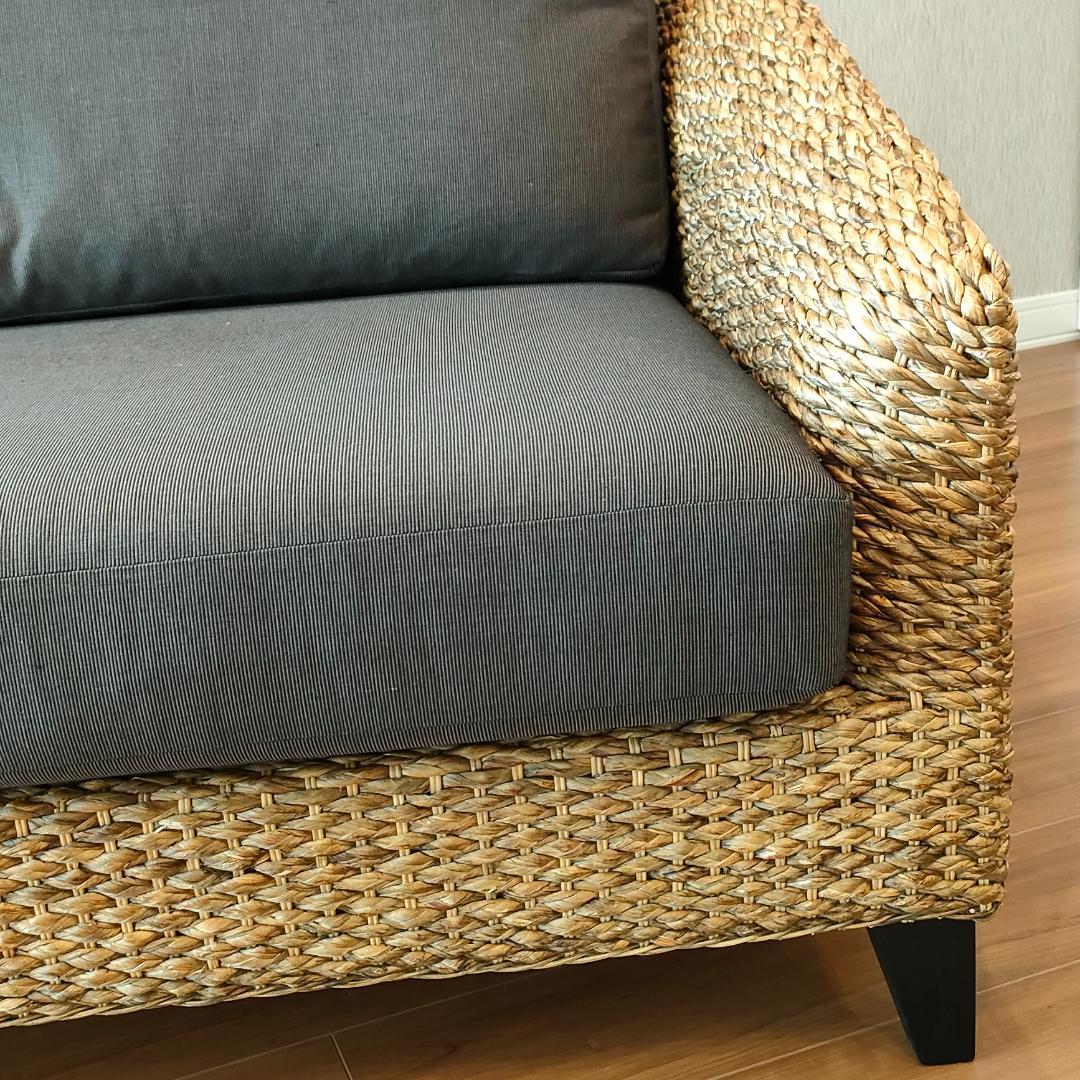 〈美品〉アジアン家具　パフォーマックス　３人掛けソファ　クッション付き