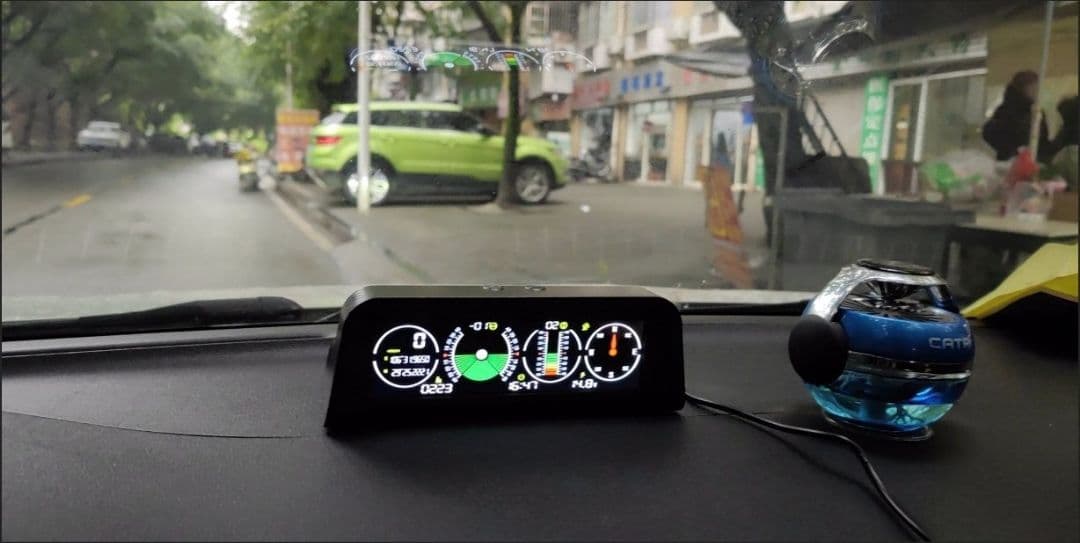 車載HUDヘッドアップディスプレイ OBD対応 車速水温回転数電圧表示 傾斜角度