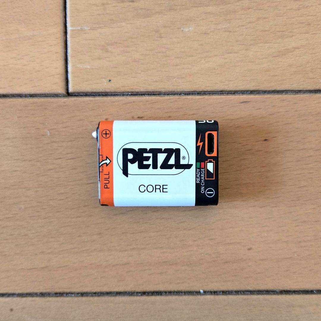 PETZL ヘッドランプ Aktic CORE バッテリー付き