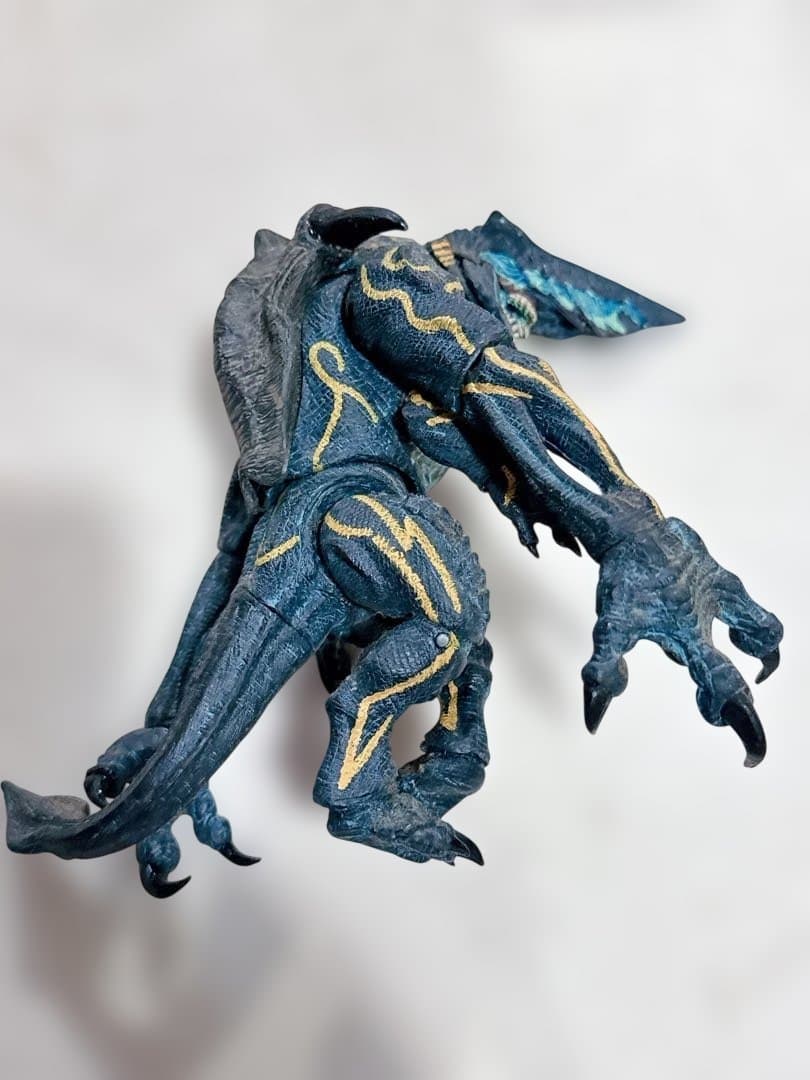 NECA パシフィックリム ナイフヘッド・カイジュウ　バトルダメージ版フィギュア