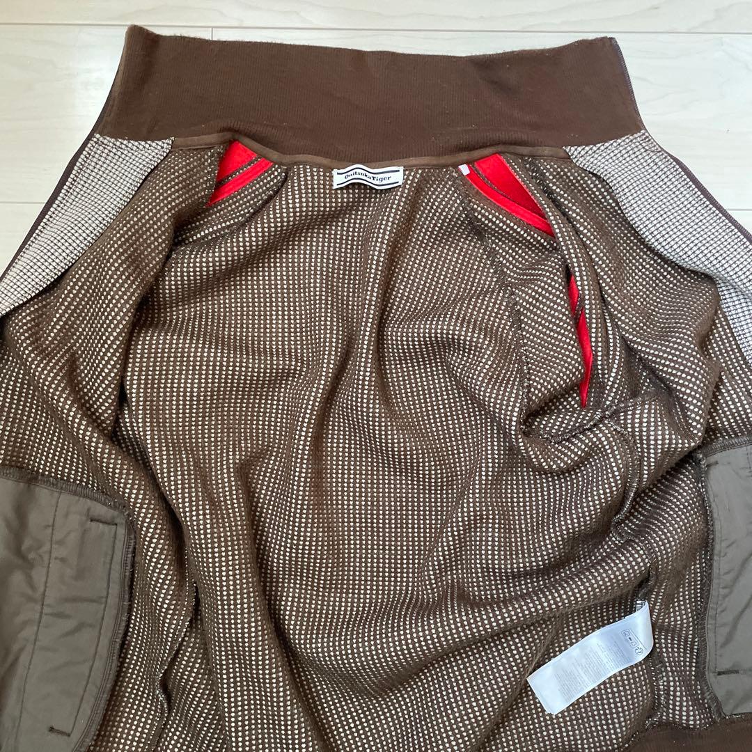 オニツカタイガー TRACK TOP / TRACK PANTS Mですが大きめ