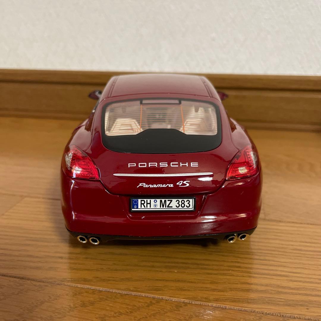 ミニカー Porsche Panamera 4S 1/18