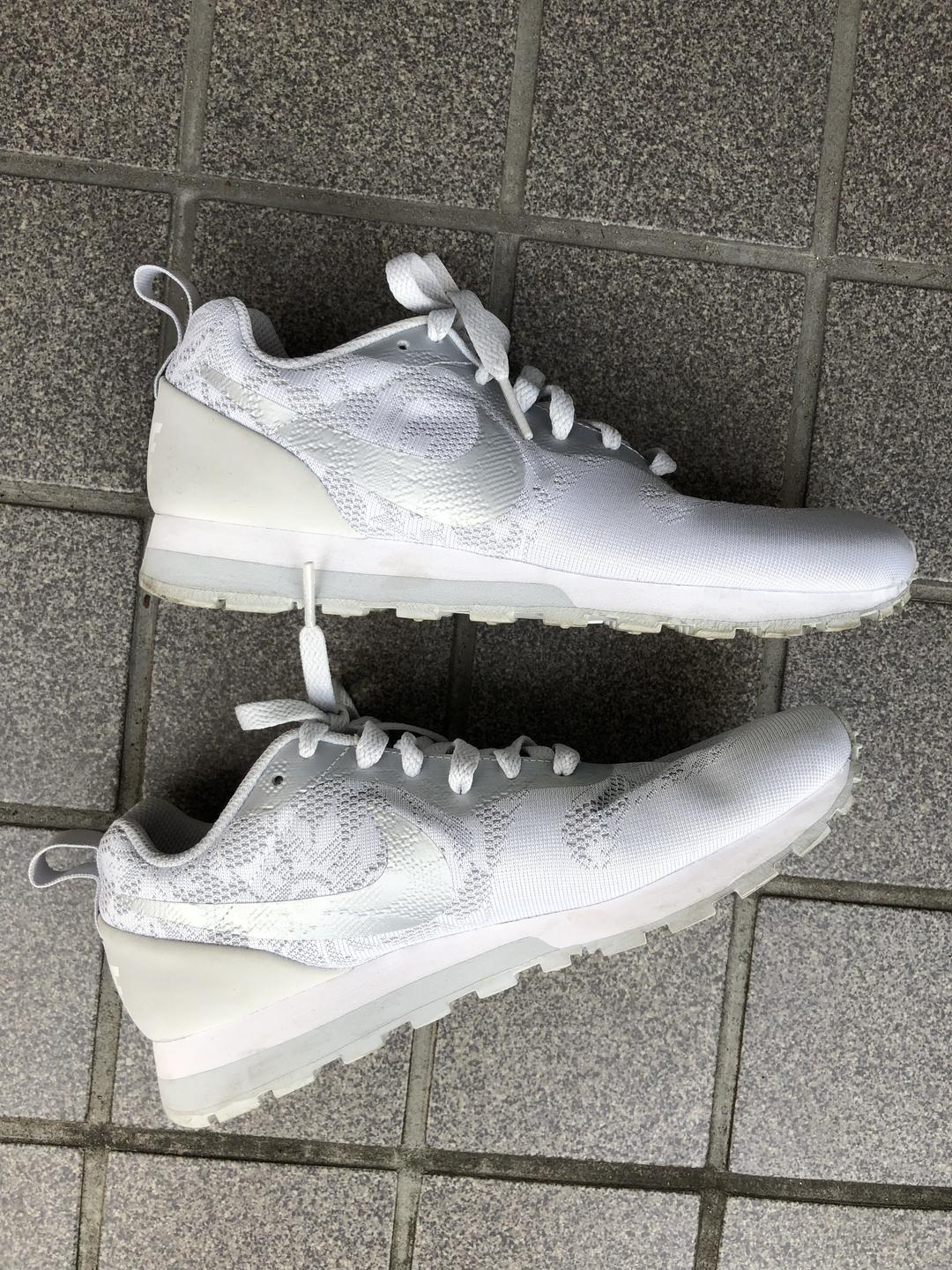 ナイキ　NIKE 　スニーカー　レース柄　グレー