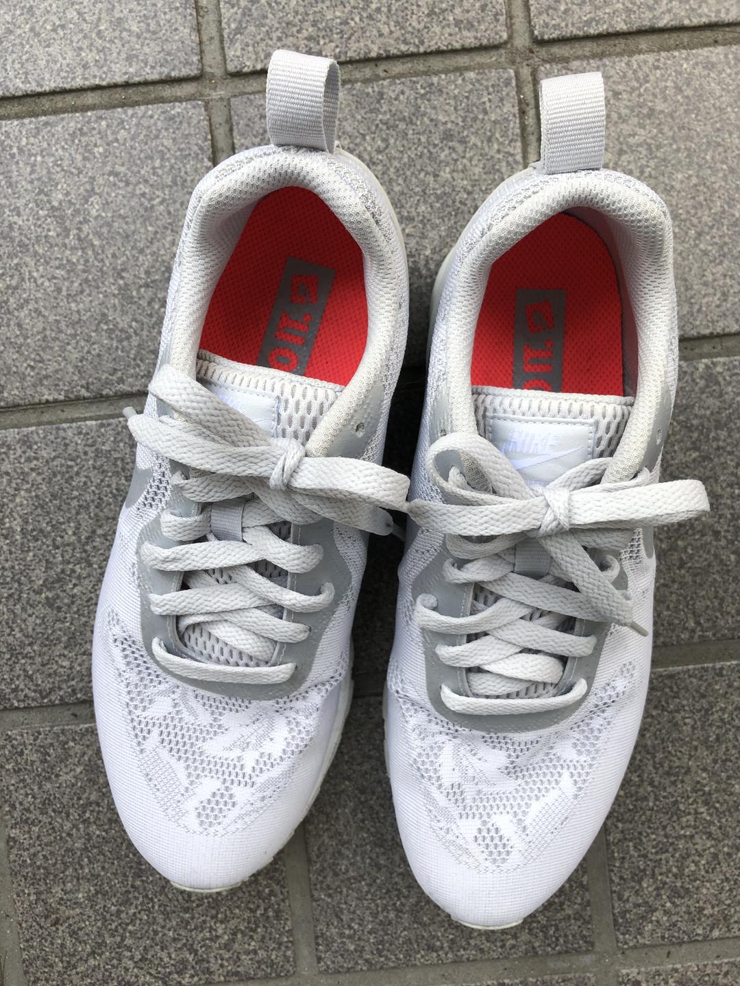 ナイキ　NIKE 　スニーカー　レース柄　グレー