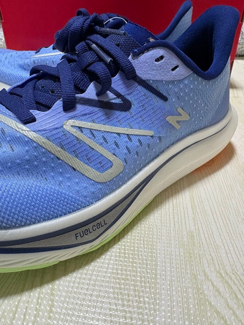 【新品未使用】New Balance FuelCell 23.5cm