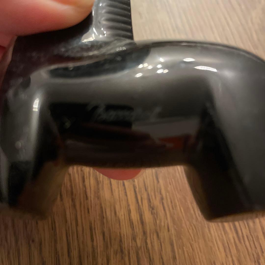 黒い陶器製馬の置物 Tamasco