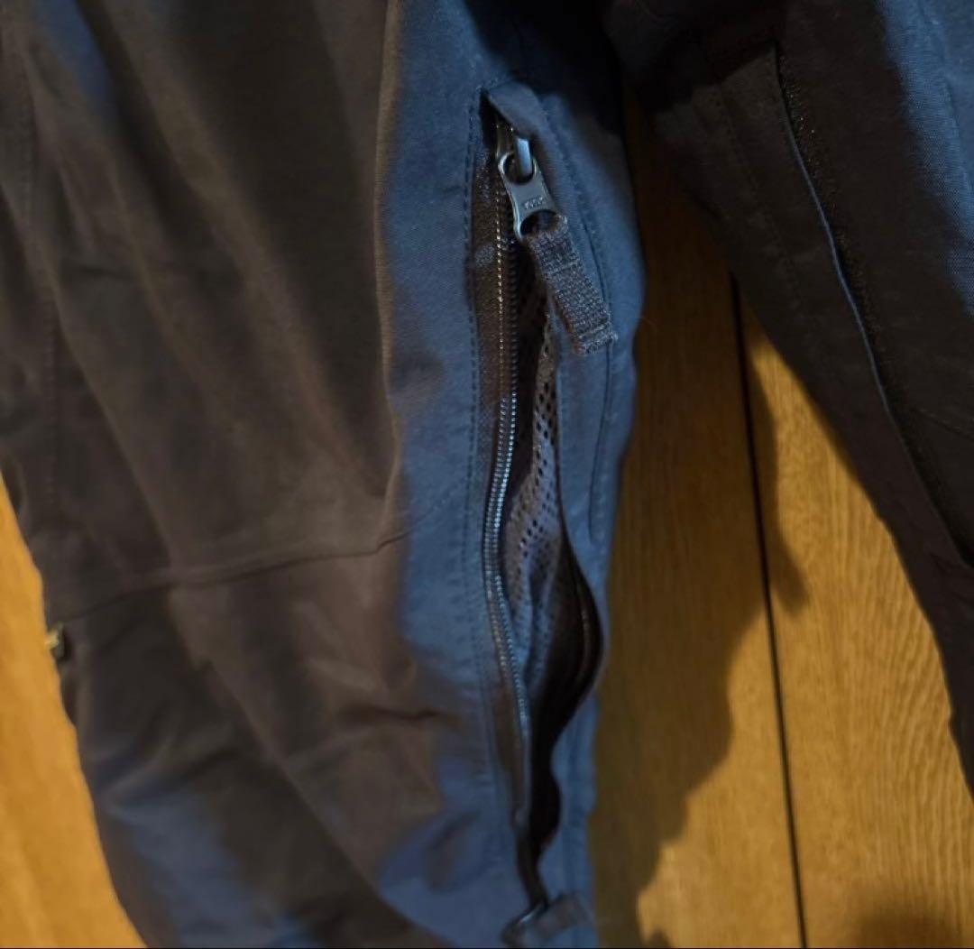 241 GORE-TEX ブラック スノーボードパンツ TWO FOR ONE