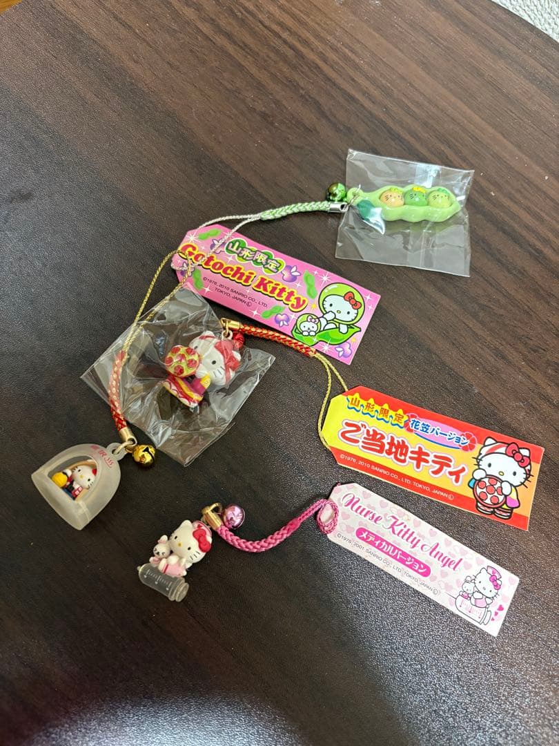 ハローキティ チャームストラップ 4個セット