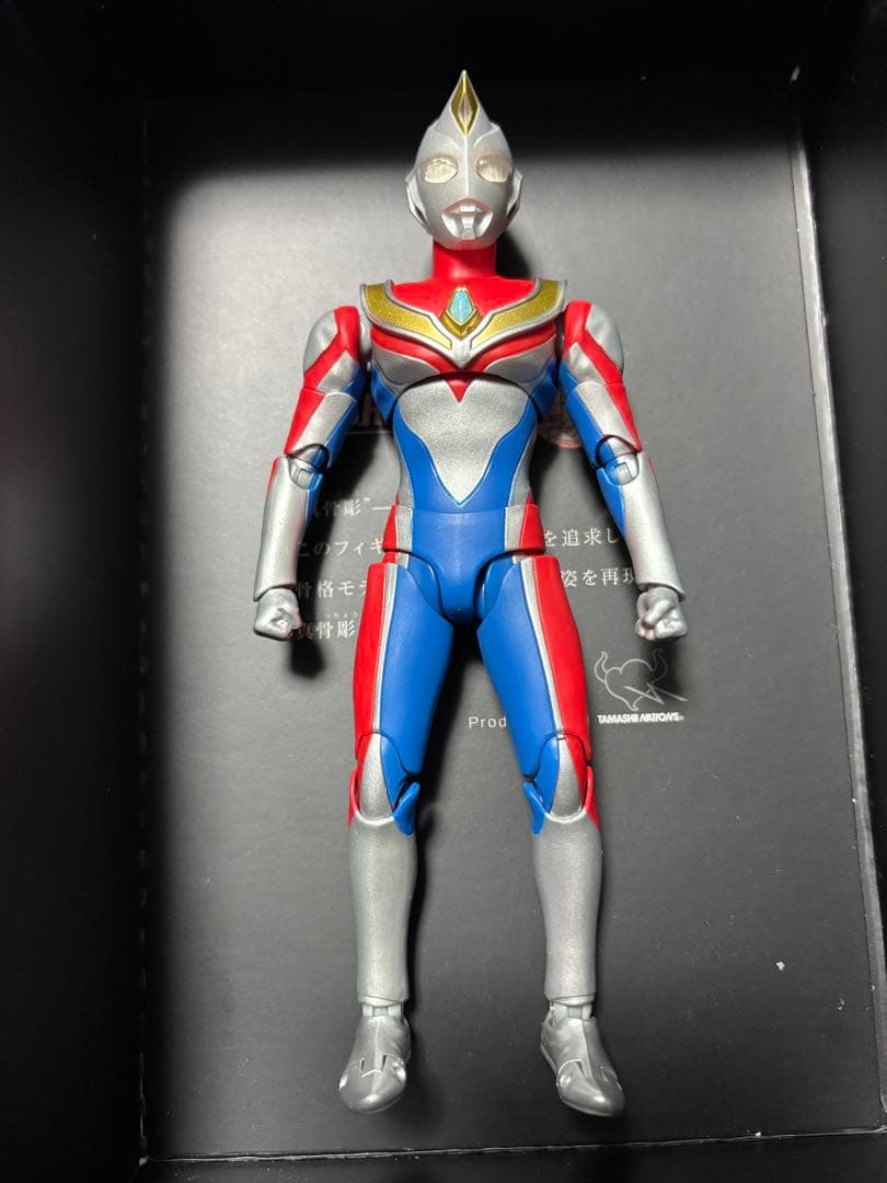 S.H.Figuarts 真骨彫製法 ウルトラマンダイナ フラッシュタイプ中古品