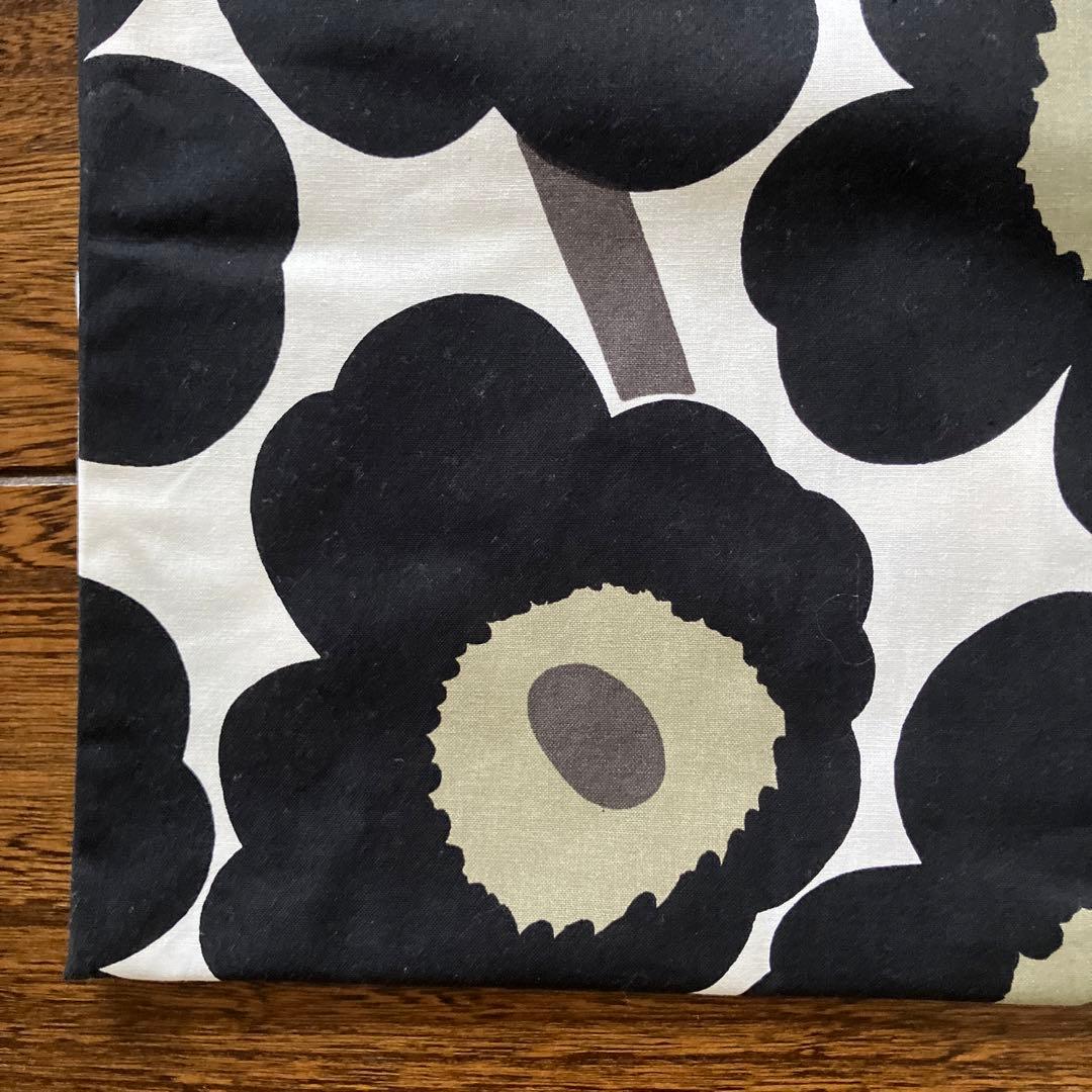 PIENI UNIKKO/50×50/クッションカバー ブラックXオリーブ