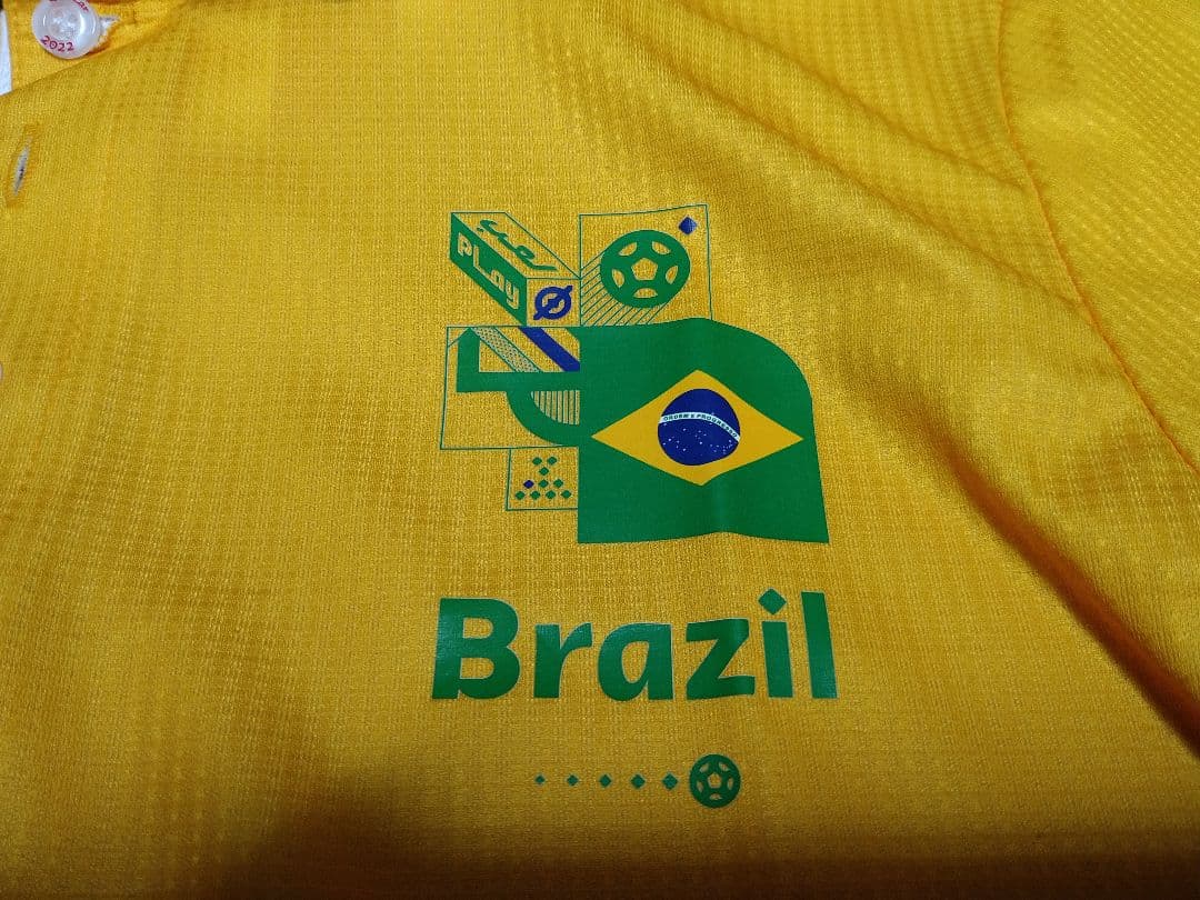 【新品】2022年 サッカー FIFAワールドカップ ブラジル代表ポロシャツS