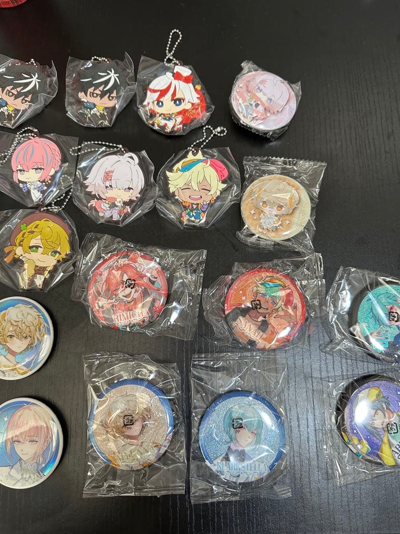 フラガリアメモリーズ。ラバーストラップ7個と缶バッジ13個セット