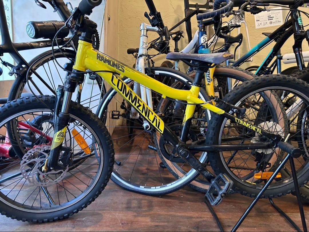 commencal コメンサル　ラモーンズ20インチ　イエローブラック