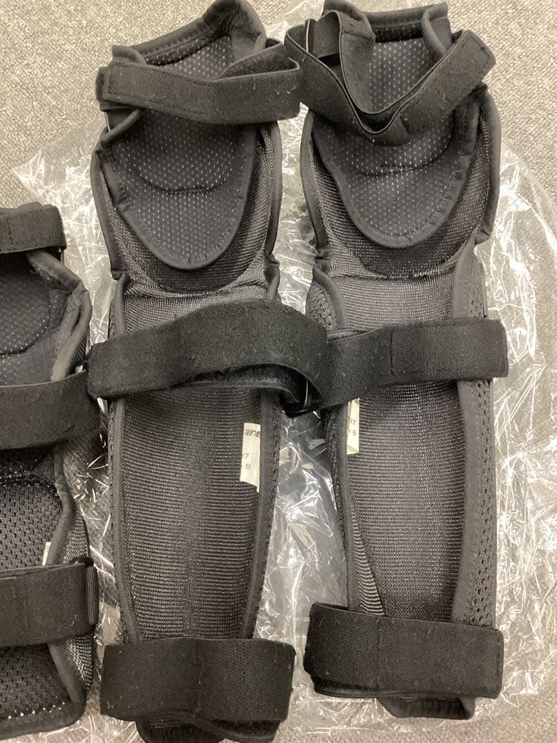 DAINESE KNEE& ELBOW GUARD Size:M 中古品