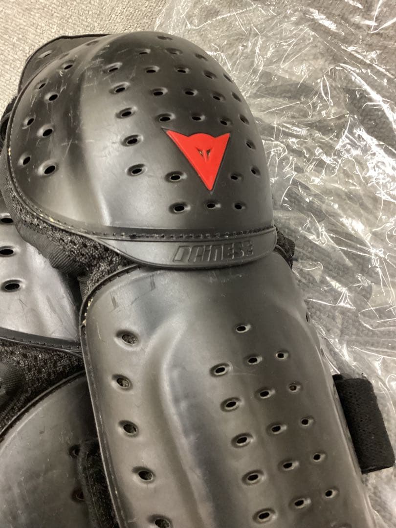 DAINESE KNEE& ELBOW GUARD Size:M 中古品