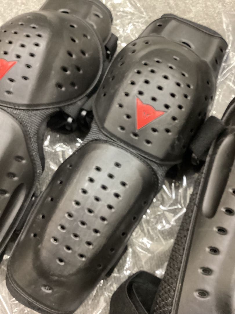 DAINESE KNEE& ELBOW GUARD Size:M 中古品