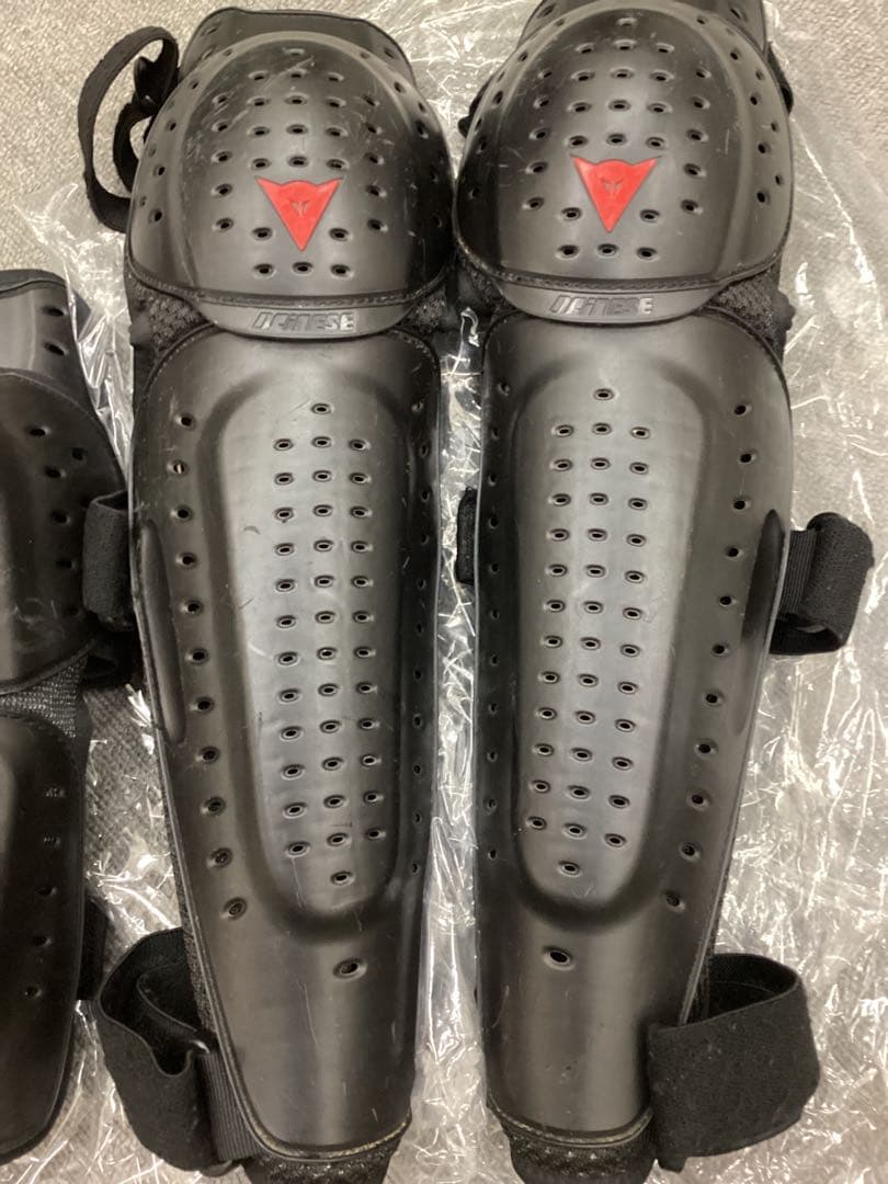 DAINESE KNEE& ELBOW GUARD Size:M 中古品