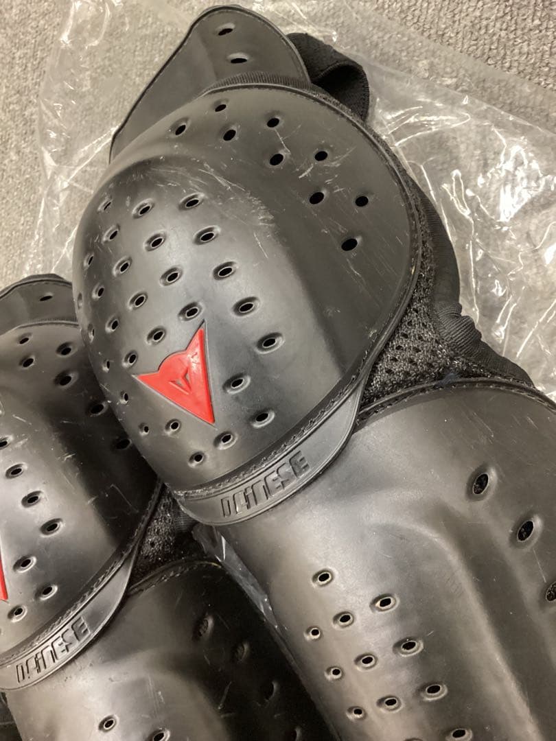 DAINESE KNEE& ELBOW GUARD Size:M 中古品