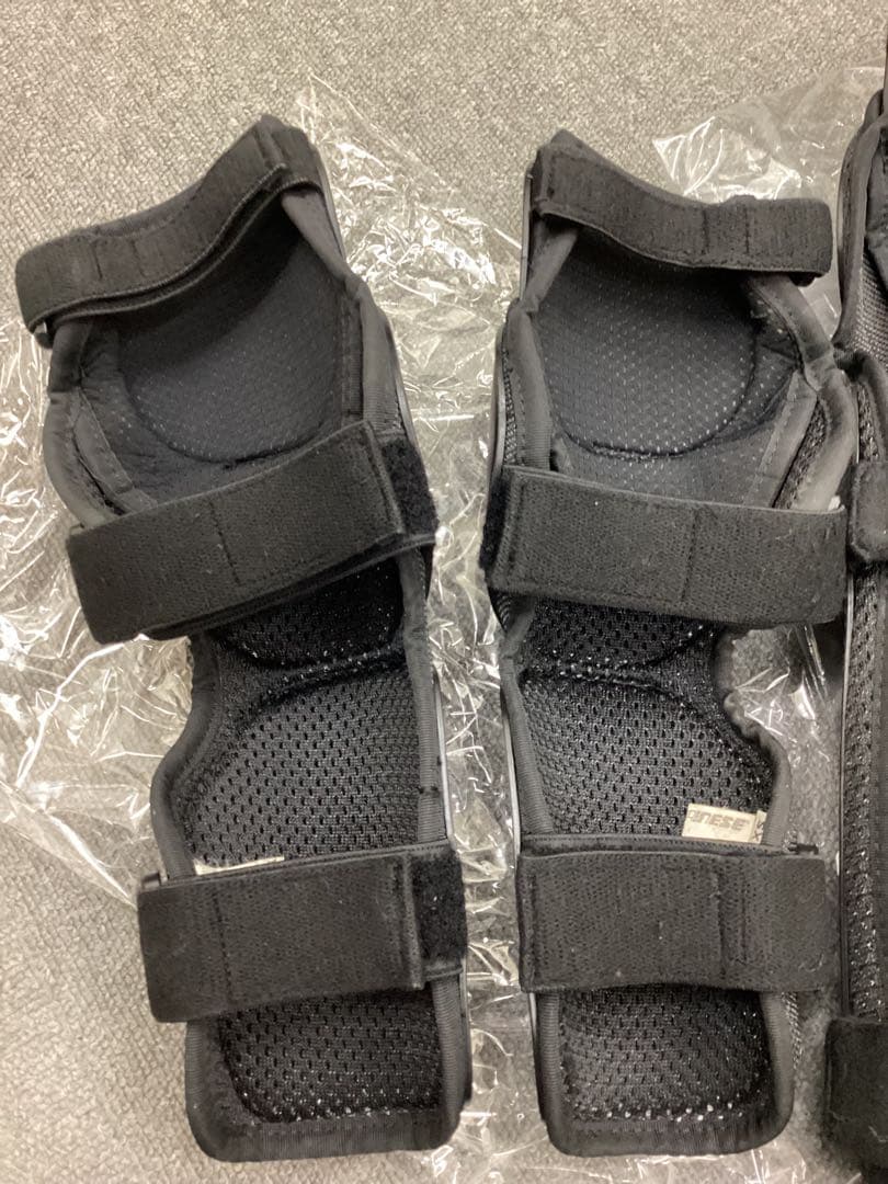DAINESE KNEE& ELBOW GUARD Size:M 中古品