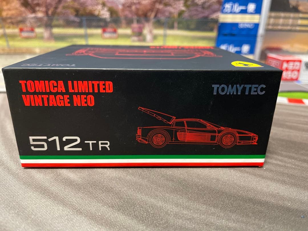トミカリミテッドヴィンテージNEO フェラーリ512TR 赤