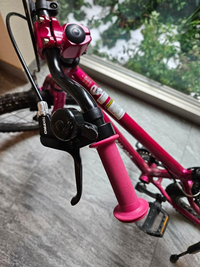 18インチ　ヨツバサイクル　屋内保管