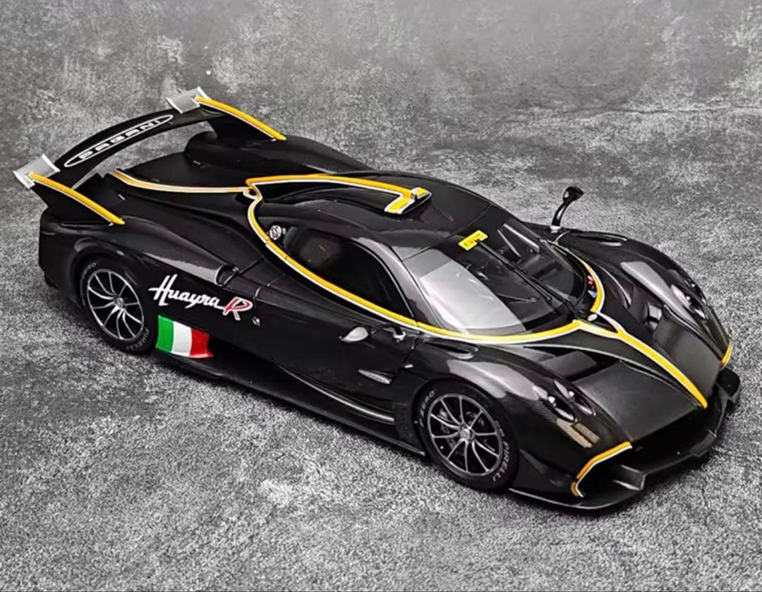 Pagani Huayra R 1/18 スケールモデルミニカー