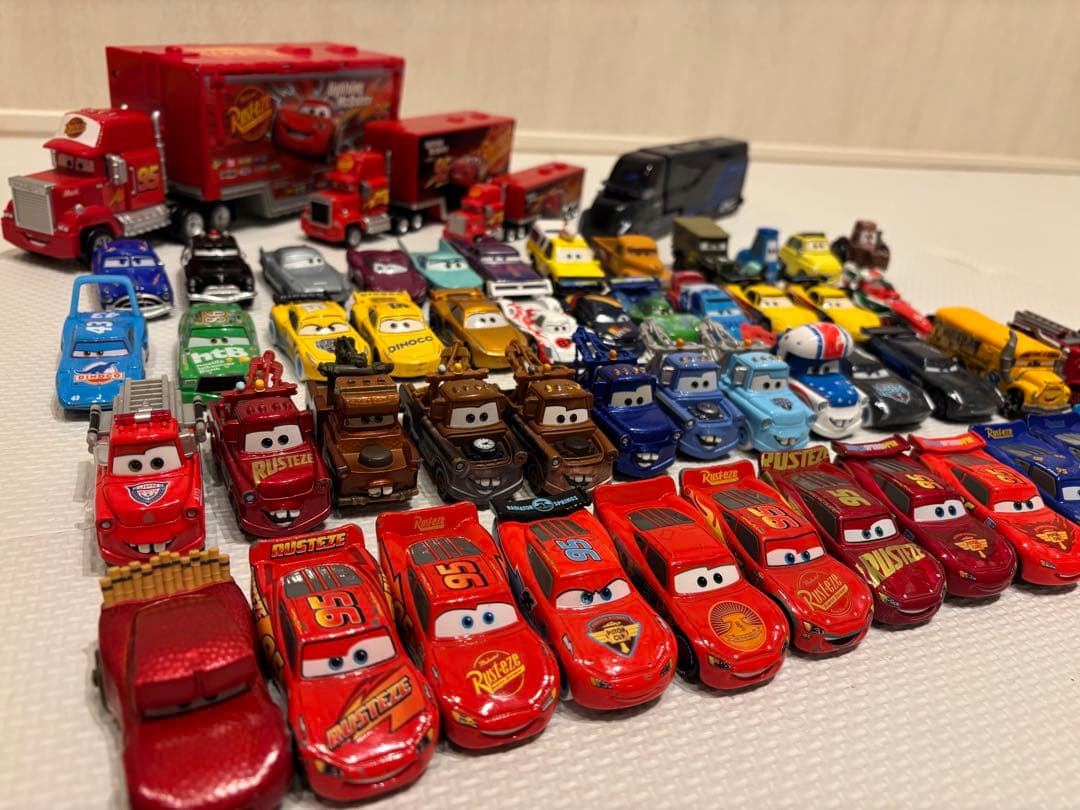 カーズ トミカ55台 トレーラー付き 廃盤品あり