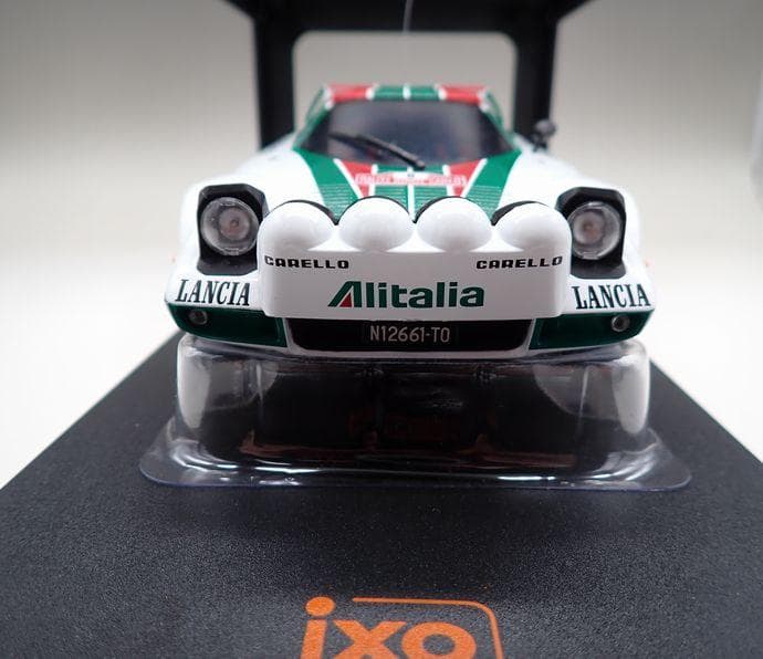 1/18ミニカー ixoランチア・ストラトス HF　イクソ