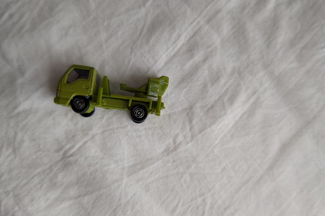 トミカ 緑色トラック型ミニカー