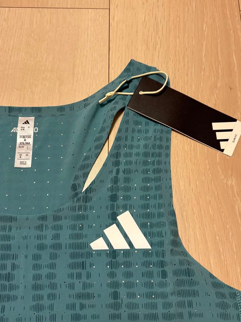 アディゼロ　シングレット　新品・未使用 サイズＬ