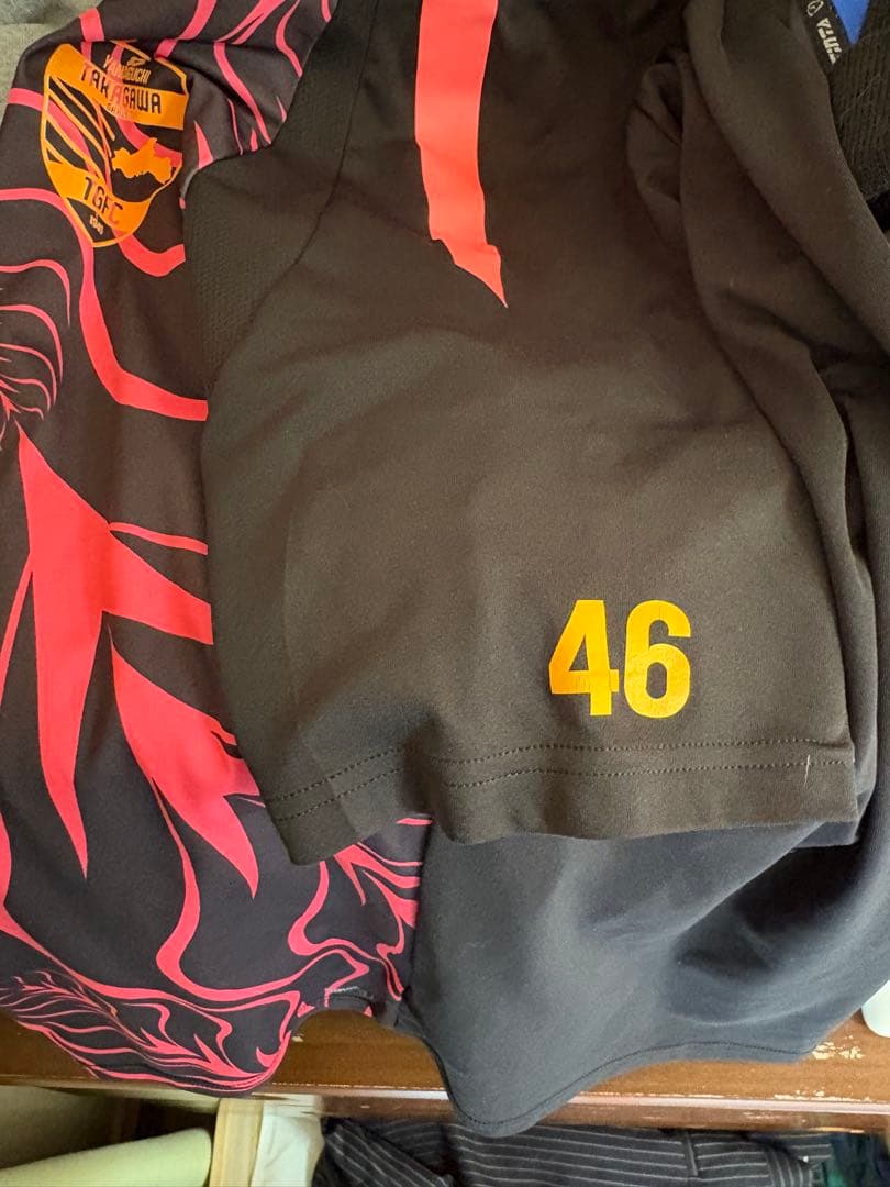 Puma 黒とピンク波模様 シャツ 46