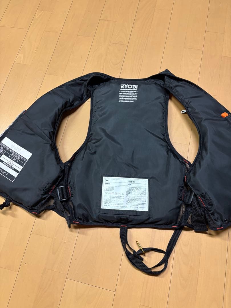 RYOBI フィッシングベスト TK-190 黒/赤