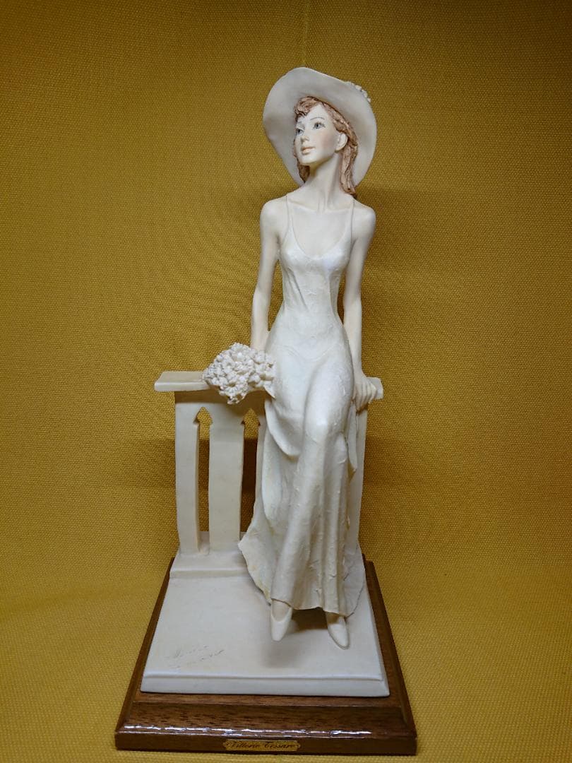 人形　彫像　イタリア　オブジェ　置物　インテリア　工芸品　美術品　A1033
