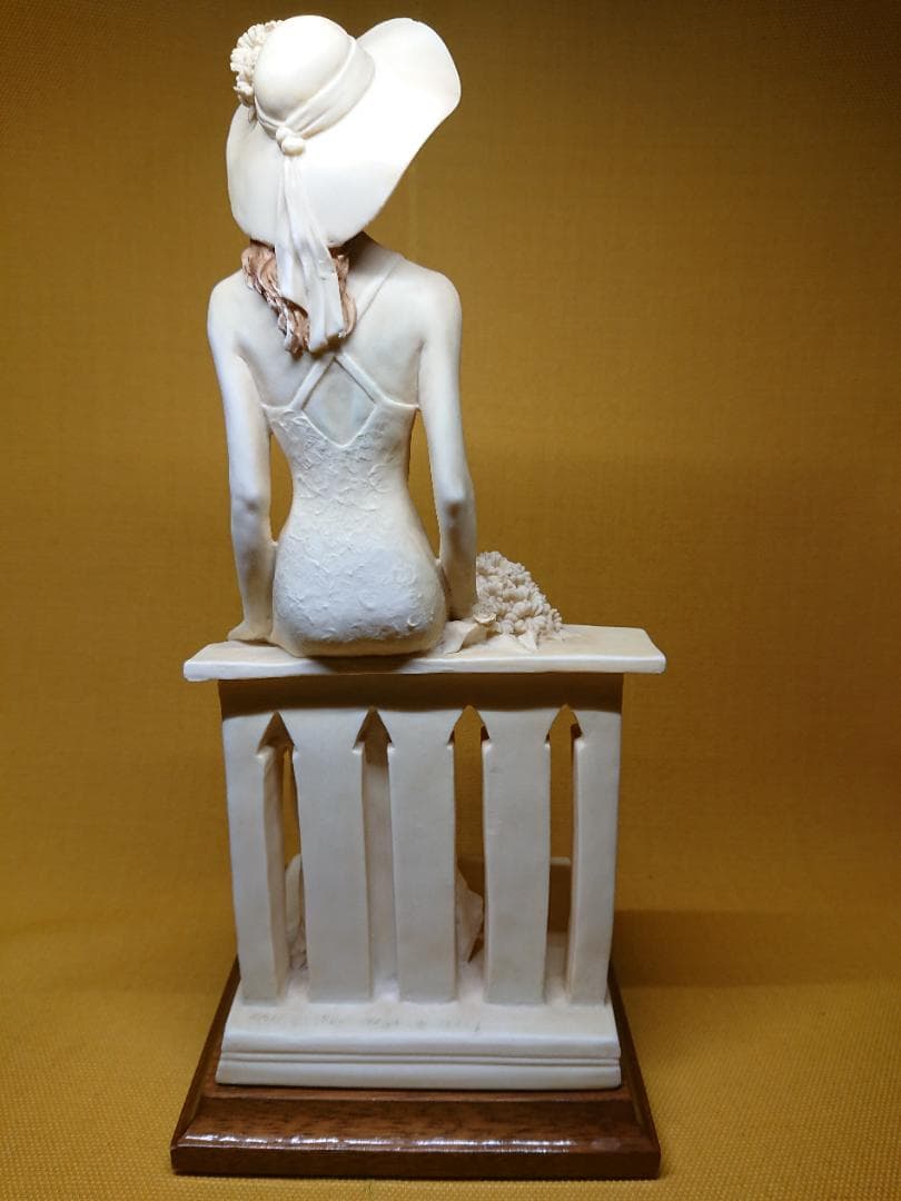 人形　彫像　イタリア　オブジェ　置物　インテリア　工芸品　美術品　A1033